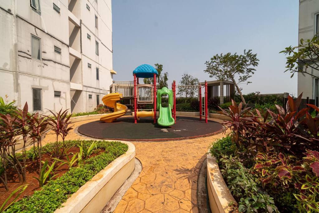2 Bedroom Above Bassura Mall East Netflix Apartment Jakarta